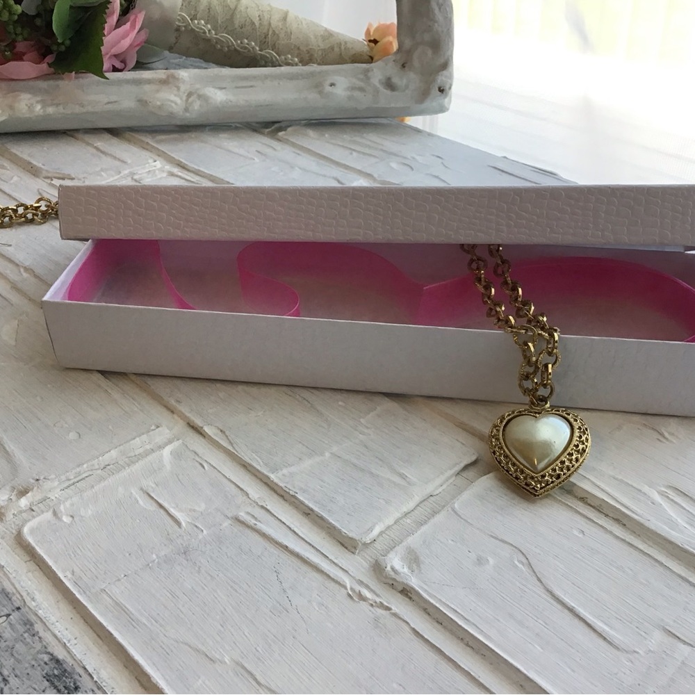 Pearl/Gold Heart Necklace, Classic necklace, sweater necklace - Picture 2 of 6